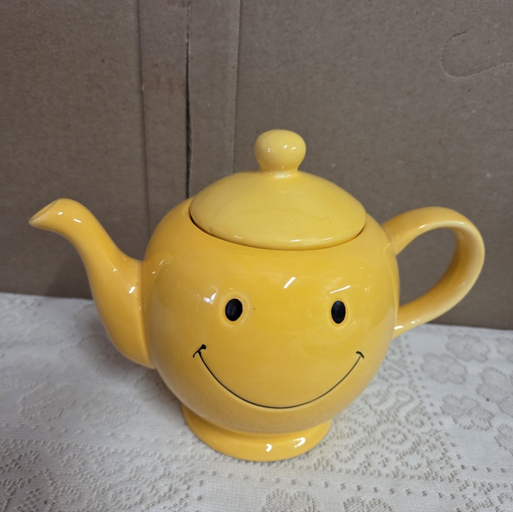 Vintage Smiley Face Ceramic Teapot Tea Pot - Picture 2 of 7
